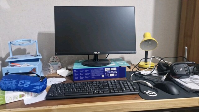 Temiz toplama bilgisayar. 144 hz 1ms monitör dahildir