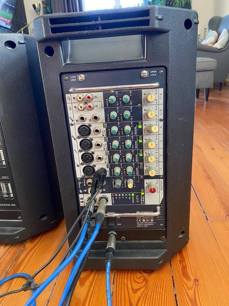 Yamaha STAGEPAS 300 Taşınabilir Ses Sistemi - 3