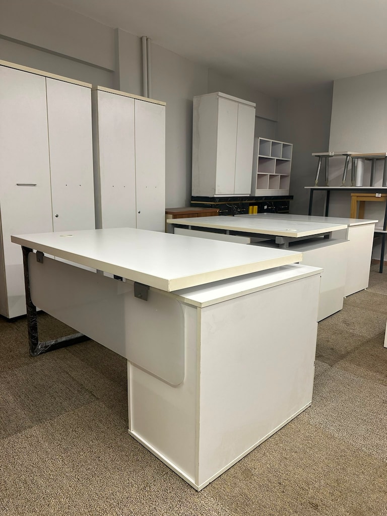 KLAS OFİS ÜSKÜDAR 140x80 BEYAZ KESON AYAKLI ÇALIŞMA MASASI - 3