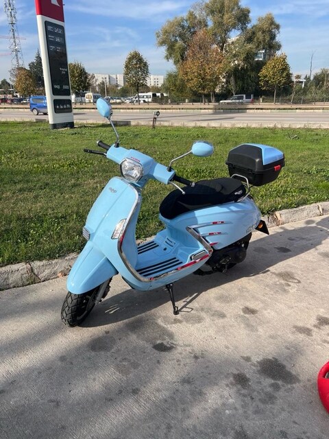 2000 Kilometre Bellina 125 cc Scooter