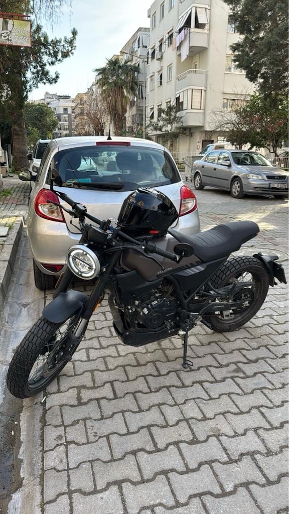 BRİXTON CROSSFİRE 125 / 2500 km de çok temiz garantili acil satılık!!! - 4