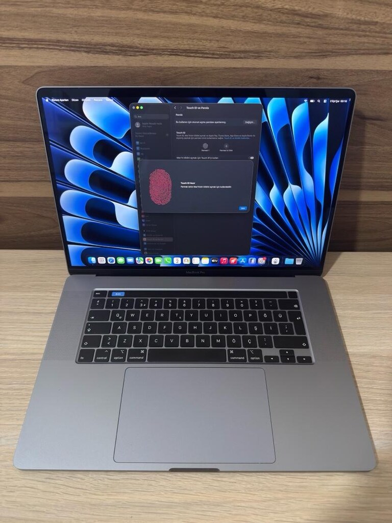 MacBook Pro / i7 / 16 inç / 16 GB Ram / 512 GB Ssd - 4