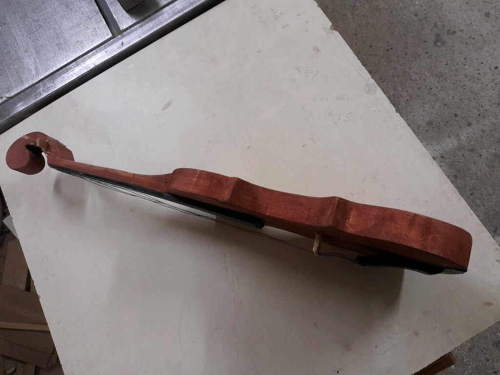 Dekorluk el yapımı keman ve ukulele - 2