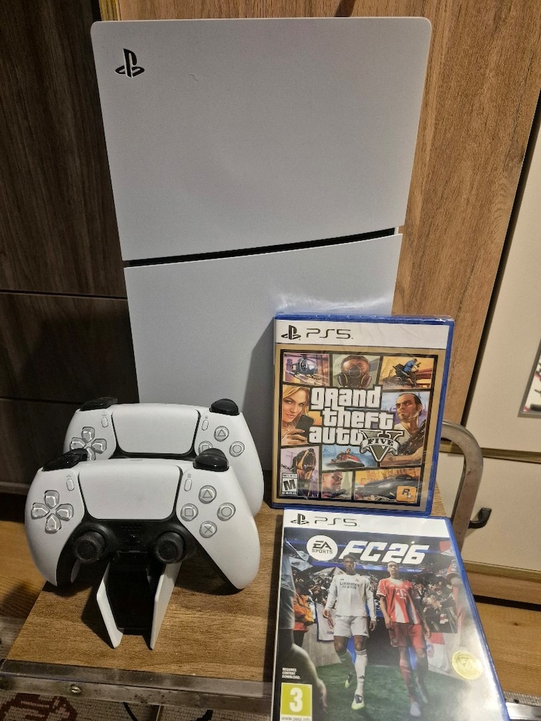 Çok Temiz PS5 Slim Disc Edition + 2. Kol + Şarj İstasyonu + FC25 & GTA - 3