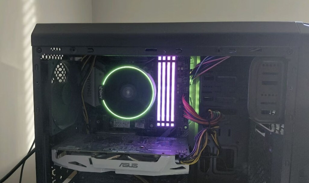 Bilgisayar + 21.5inç Benq2270 Monitör + Logitech mouse + WiFi adaptörü - 2