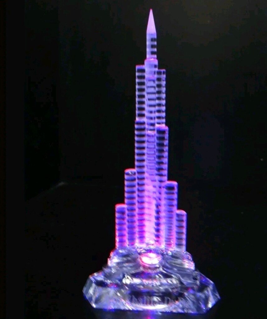 Kristal ışıklı Burç Halife Burj Khalifa. Sıfır kutusunda. Adet fiyatı - 2