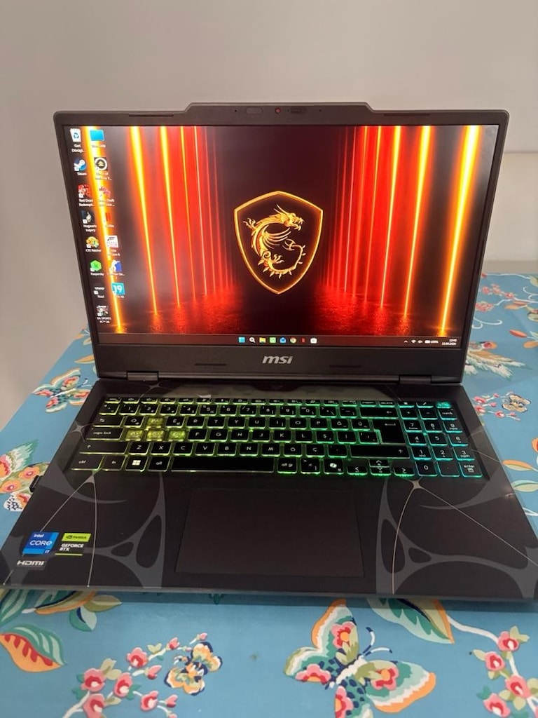 MSI CYBORG 15 RTX 5060 GAMING LAPTOP + FULL GAMING SET - 4