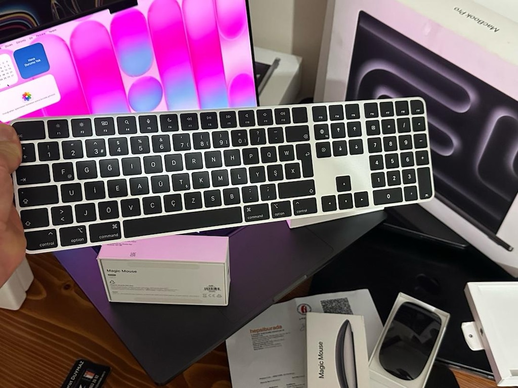 10 günlük projede kullanıldı Macbook pro M5 pro 24 gb ram 1 tb ssd - 7