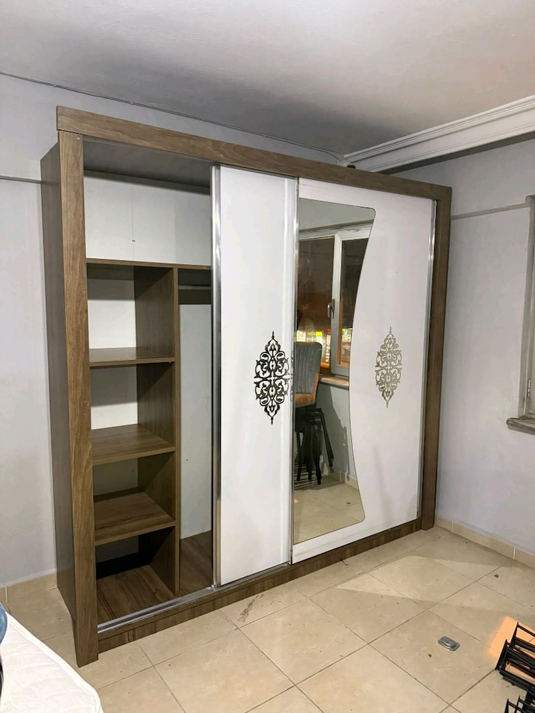 Beyaz ve Ahşap Renkli Gardırop sürgülü - 2