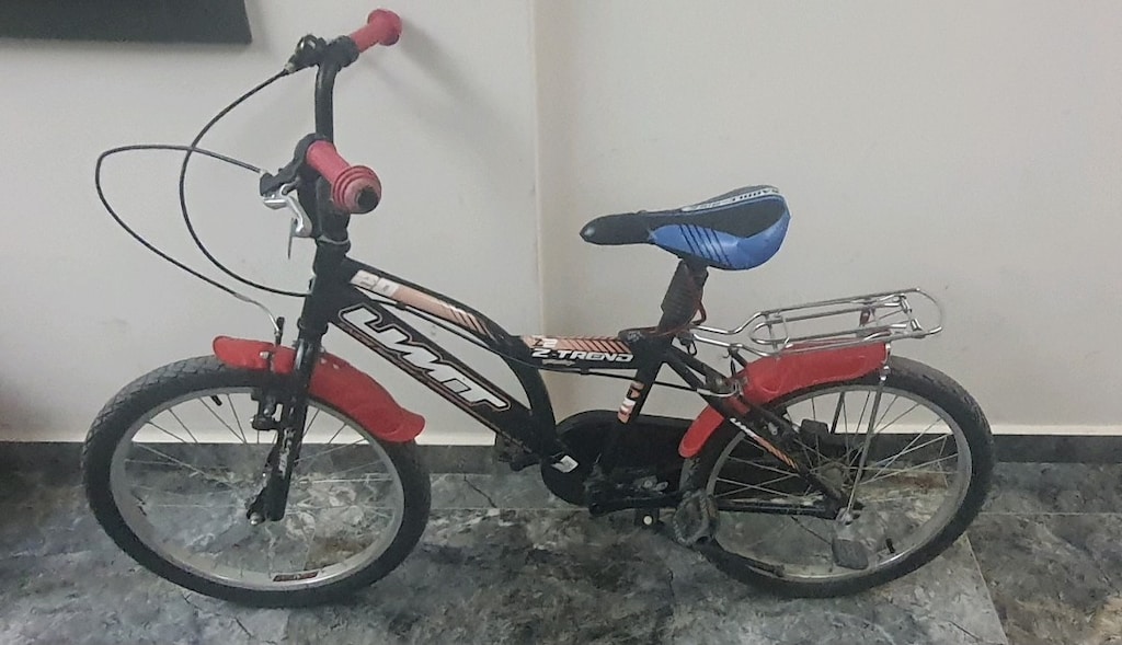 2 adet bisiklet ve akülü araba