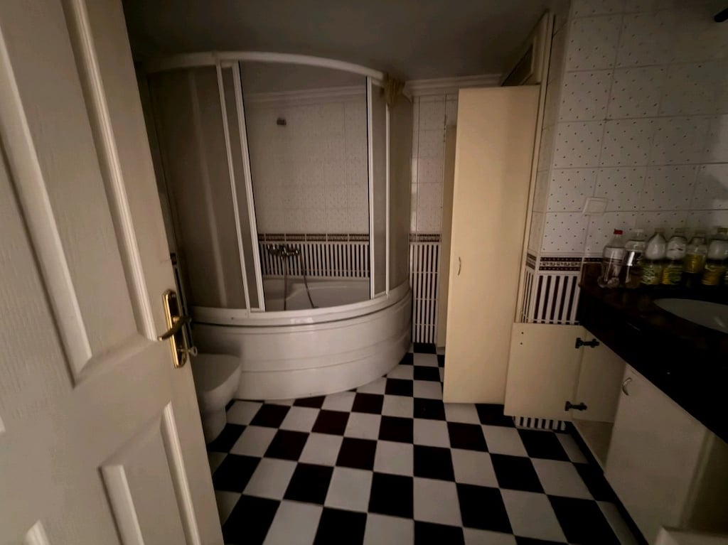 acil satılık banyo dolap ve jakuzi - 2