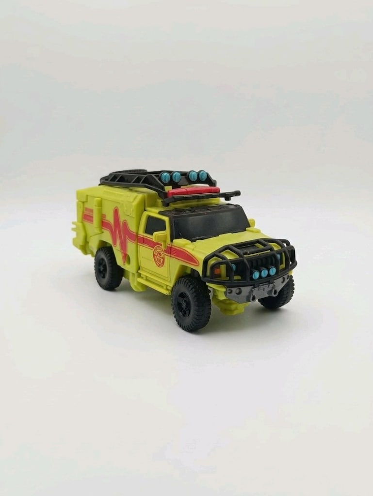 Transformers Studio Series 04 Deluxe Ratchet - 3