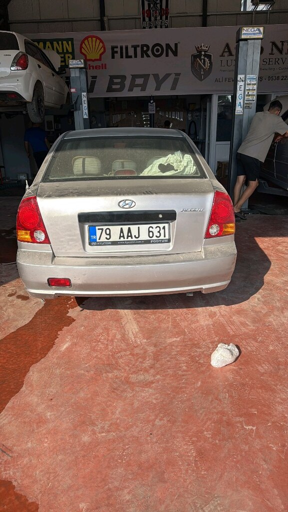Hyundai Accent Admira - 3