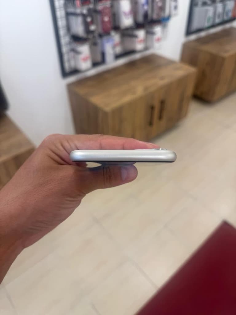 İphone 11 Beyaz 64GB - 6