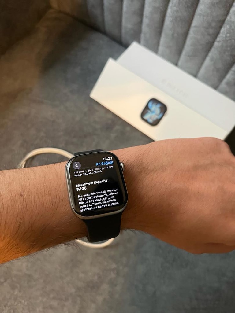 Apple Watch 11 • 46mm - 3