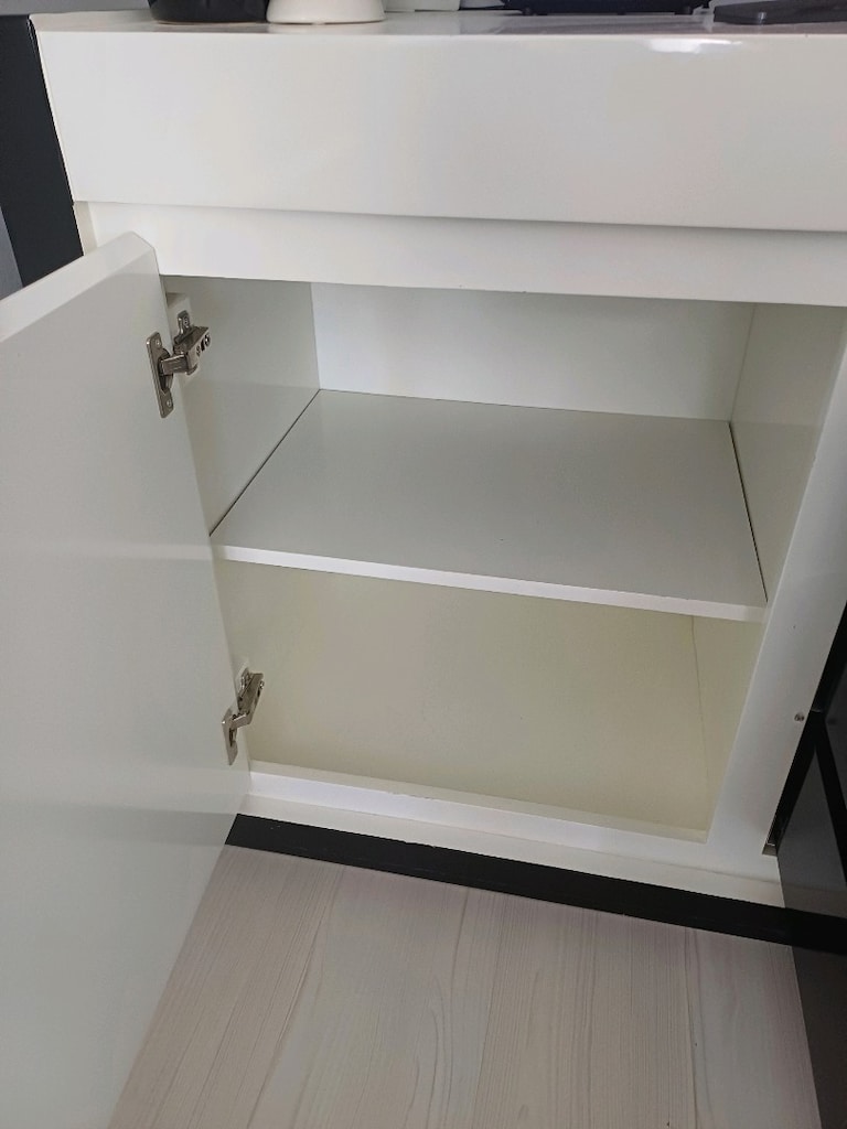 mdf konsol ve aynası, 2 adet vitrin puf 4 adet sandalye - 6