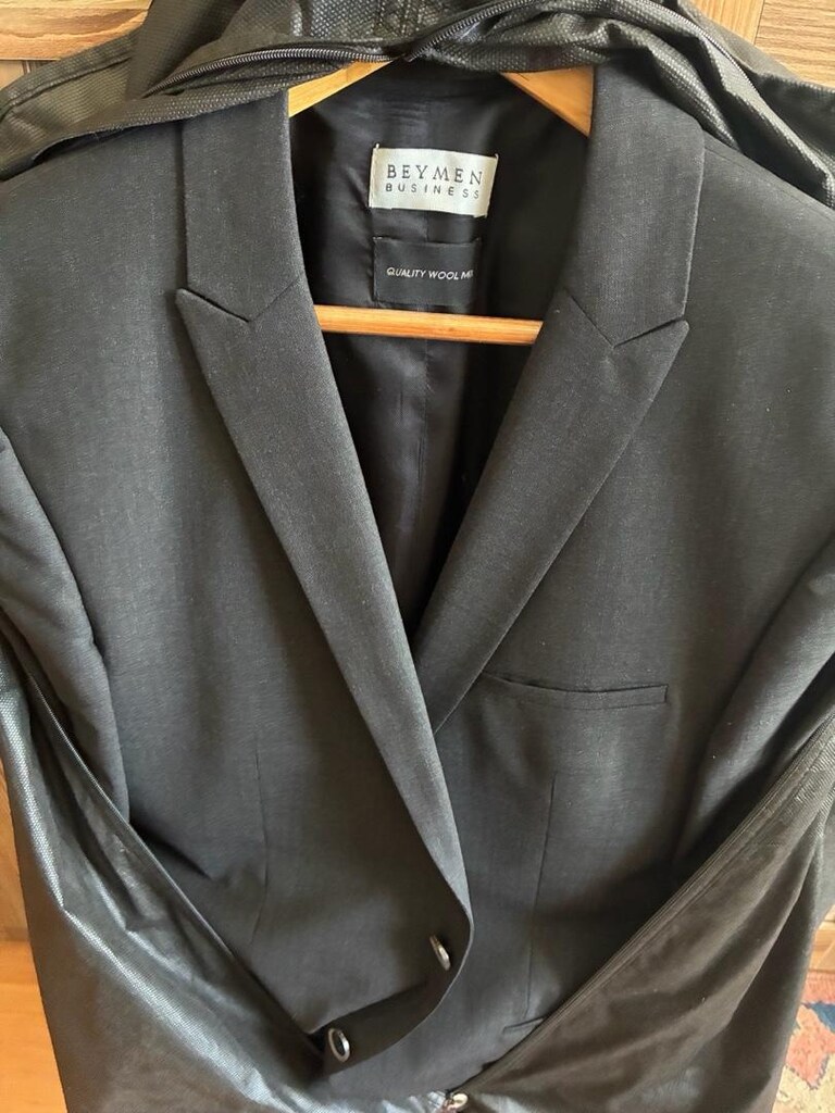 Beymen Business markasına ait lacivert ceket