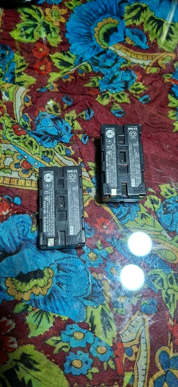 SONY NP F570 BATARYA ADEDİ 1000 bir yil kullandim - 2