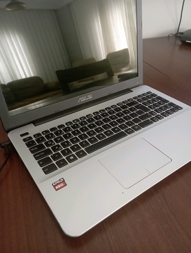 asus Laptop batarya bitik şarjda takılı kullanılıyor. - 5