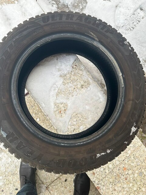 Goodyear UltraGrip 9 185/65 R15 88T Kış Lastiği Az Kullanılmış