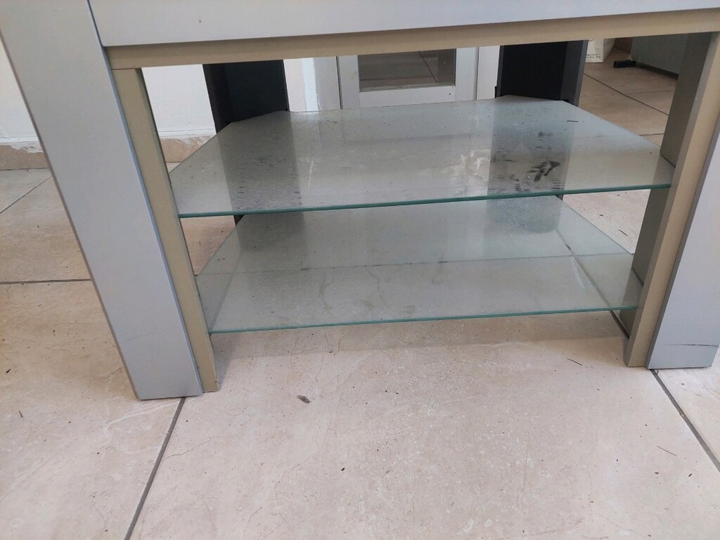 Tv sehpa. 70 cm. Yerden yüksekliği 50 cm. Ürün biraz tozlu. - 2