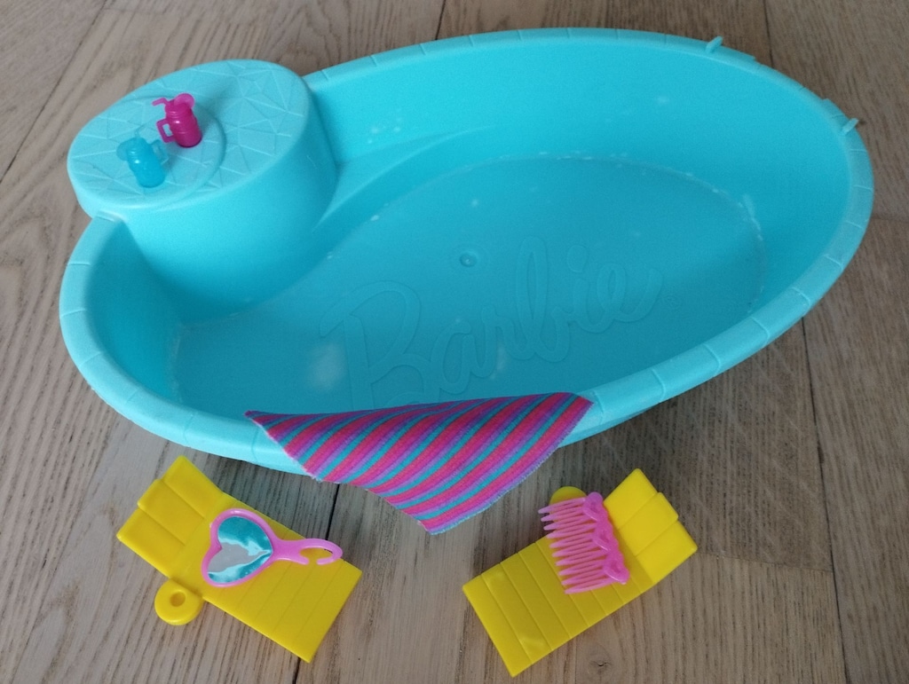 Barbie Oturma Odası ve Havuzu - 2