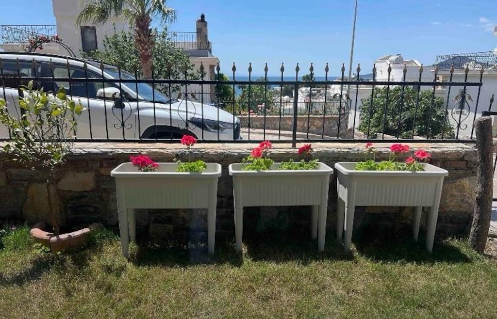 Ayaklı Saksı - 2