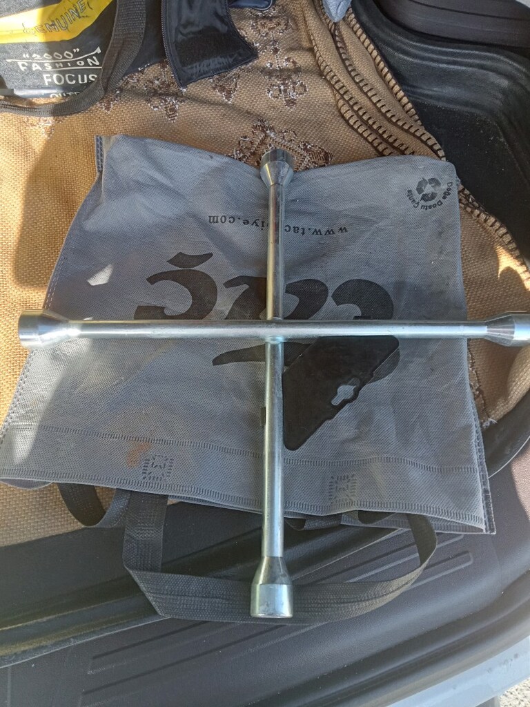 4 kollu sağlam bijon anahtarı - 2