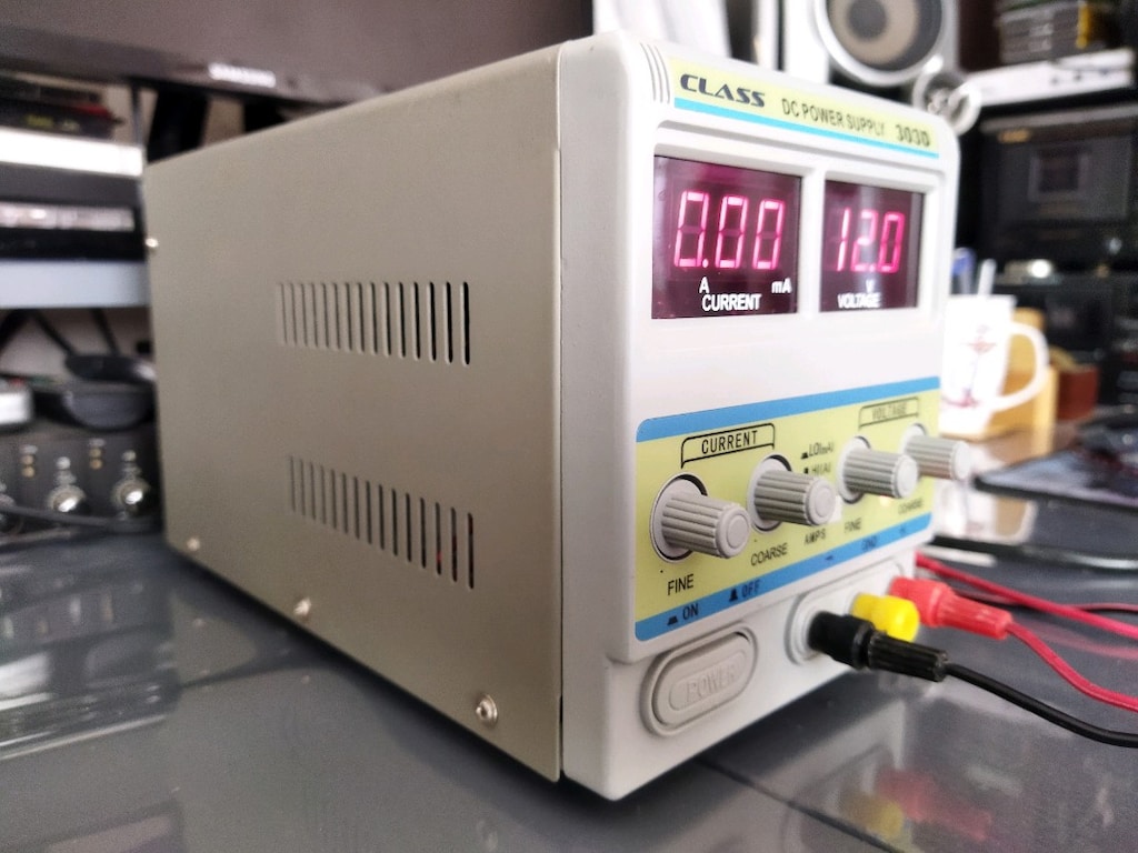 CLASS 303D 0-30 V 0-3 A AYARLI GÜÇ KAYNAĞI - 3