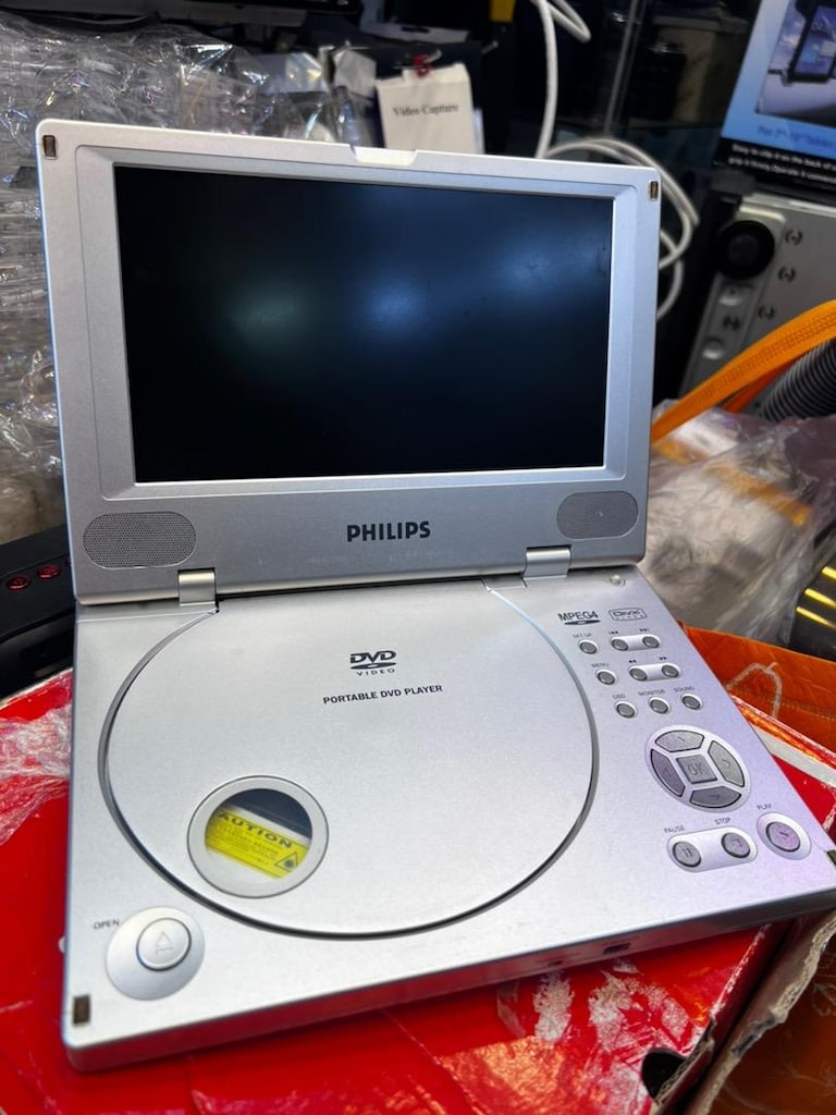 Philips pet810 portable dvd player - 2