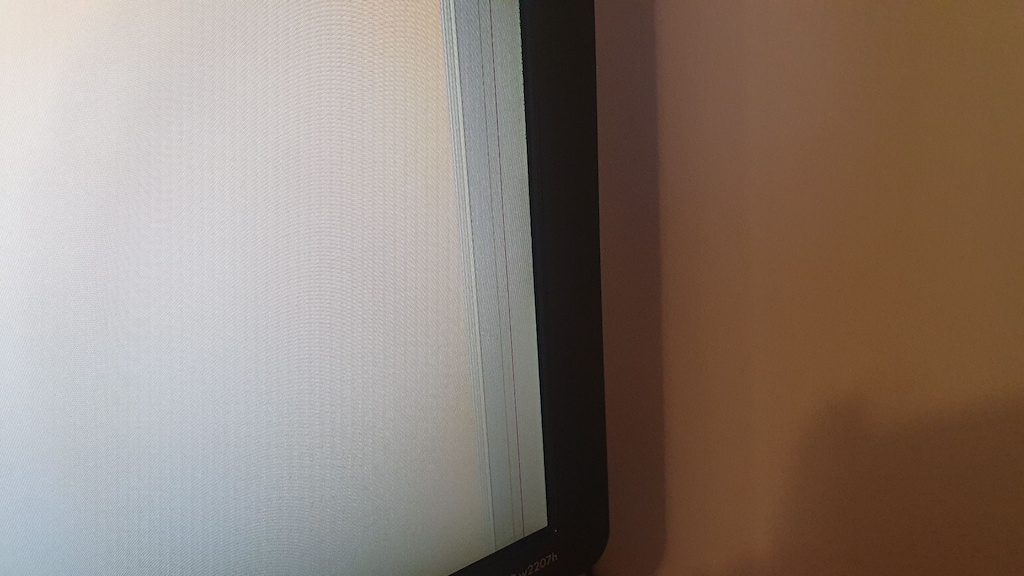 HASARLI: HP w2207h 22 inç LCD Monitör - 10