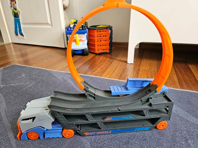 Hot wheels çemberli kamyon/parkur
