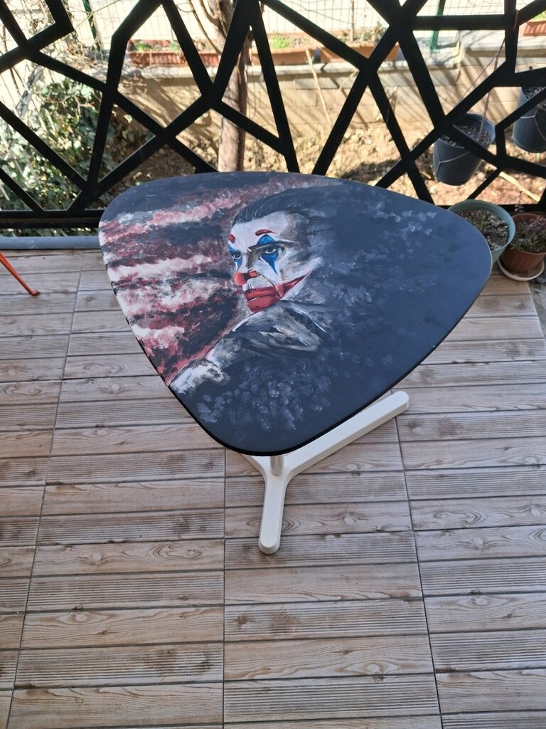ikea sehpa uzeri el yapimi joker figuru - 3