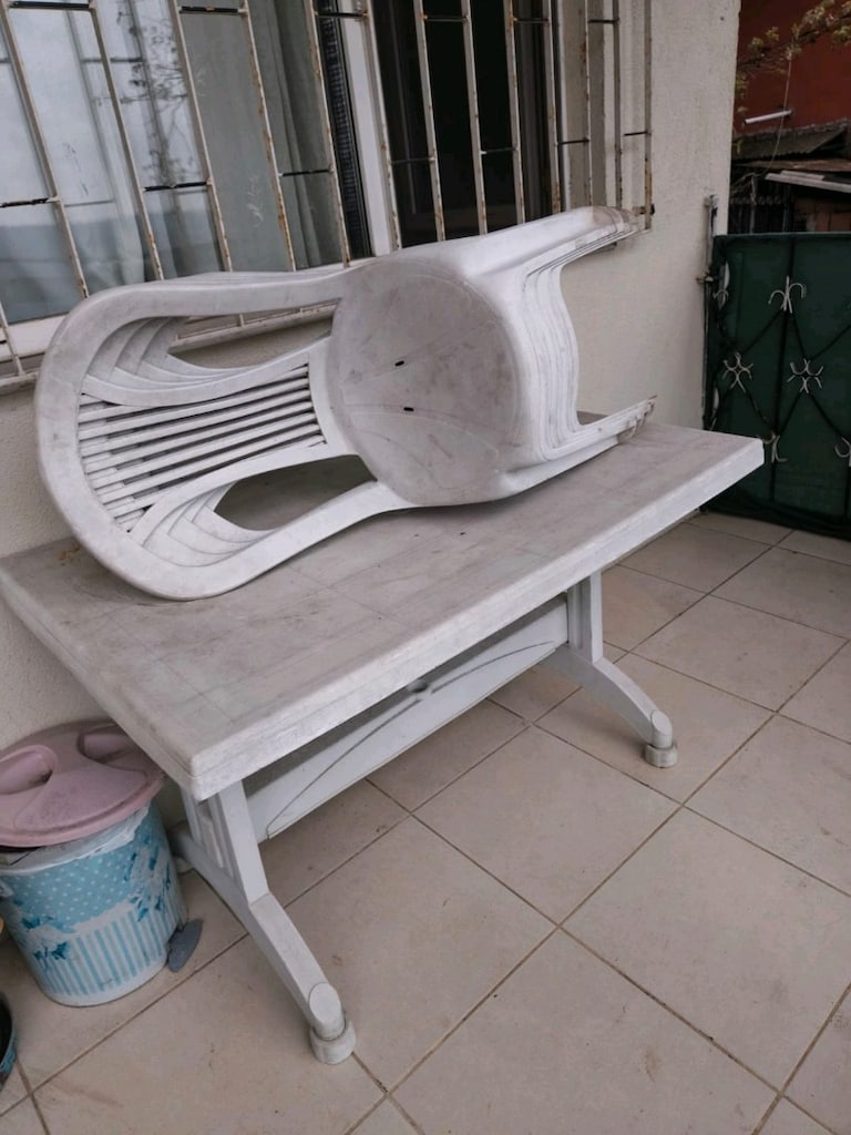 Plastik masa ve 4 Sandalye - 2