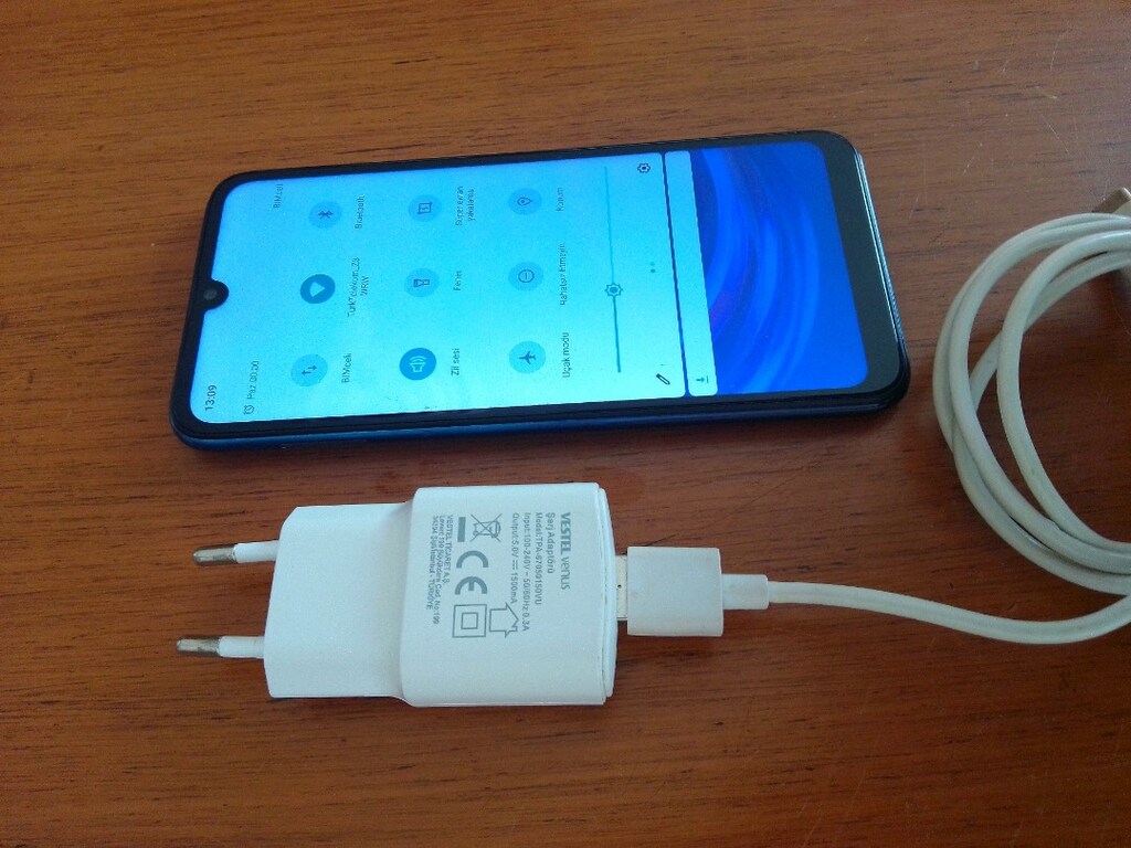 Vestel Venüs E5 Cep telefonu orjinal temiz okuyun