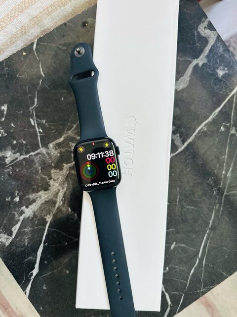 Apple Watch 8 45 mm akıllı saat