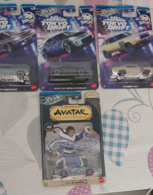 3 adet hotwheels hızlı ve öfkeli serisinden araç ve hediye araç