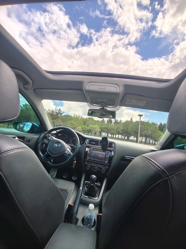 2016 Jetta full sunroof - 6