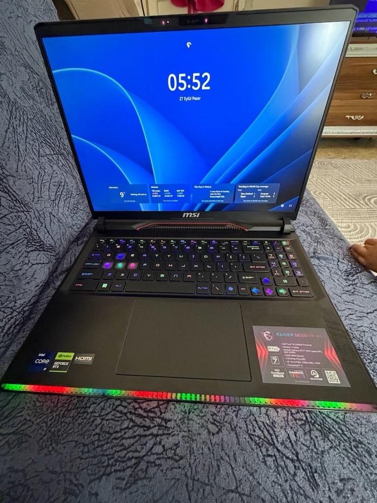 MSI Raider GE68 HX 14V | i9-14900HX | RTX 4070 | 32GB | 1TB | 144Hz - 3