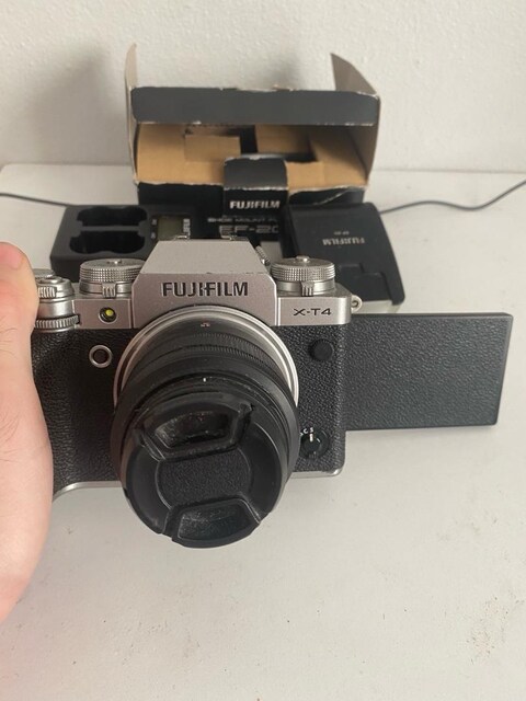 Fujifilm x-t4 + 35mm 2f lens + batarya + ef-20 flaş