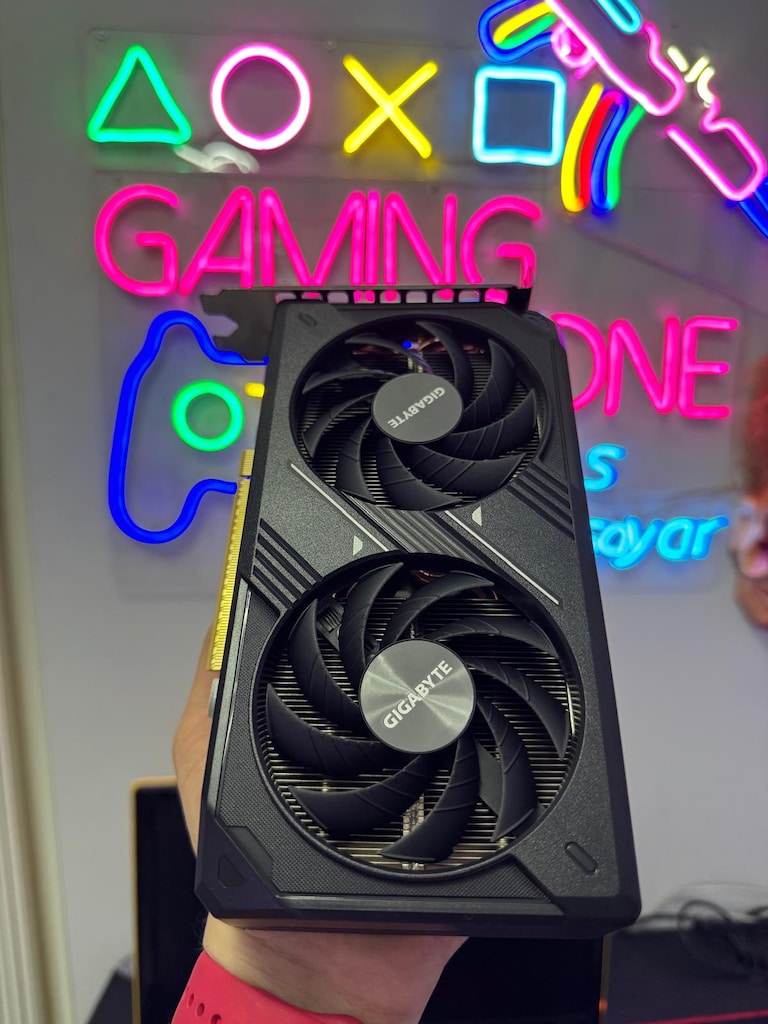 GIGABYTE GeForce RTX 5060 WINDFORCE MAX OC 8G GDDR7 DLSS 4 - 5