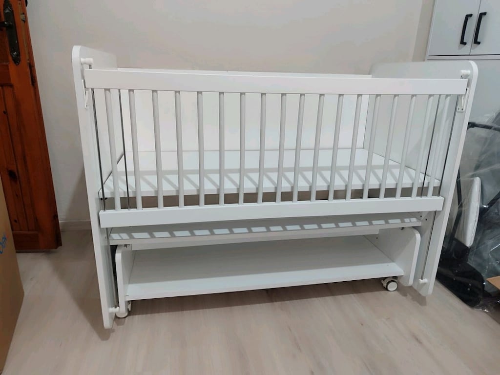 Temiz kullanışlı anne yanı beşik