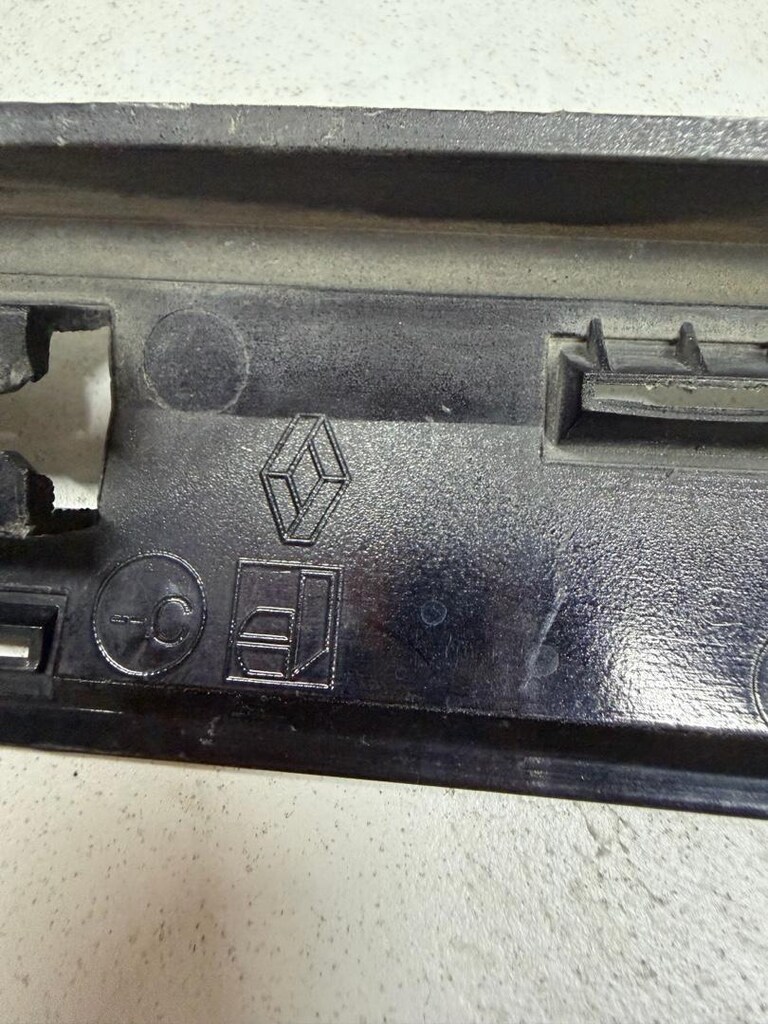 Renault clio 5 sol arka kapı bandı çıtası çıkma orjinal 828772175R - 4
