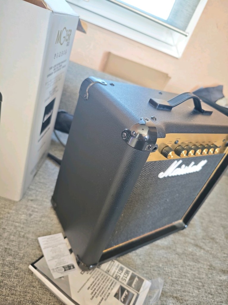 Marshall MG15R Gold Amfi – Temiz ve Bakımlı! 1 - 2 Kez kullanıldı - 5