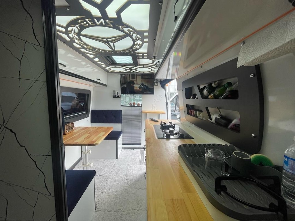 MOTOKARAVAN - 12