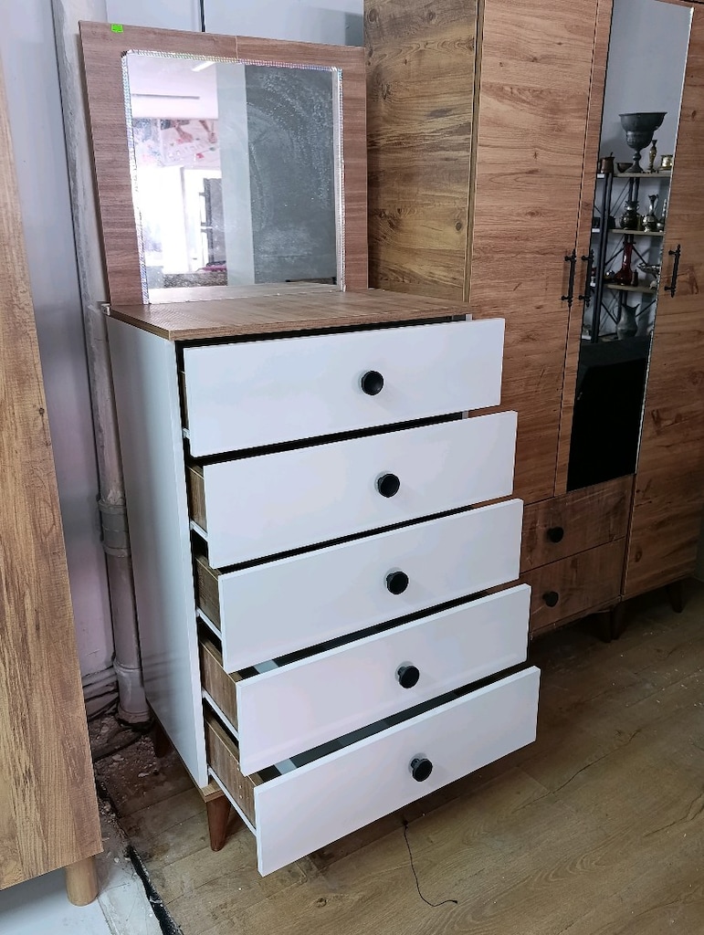 70X70 KİBAR MDF MASA 4 TANE KALİTELİ SANDELYESİ İLE BERABER 6,500TL - 5