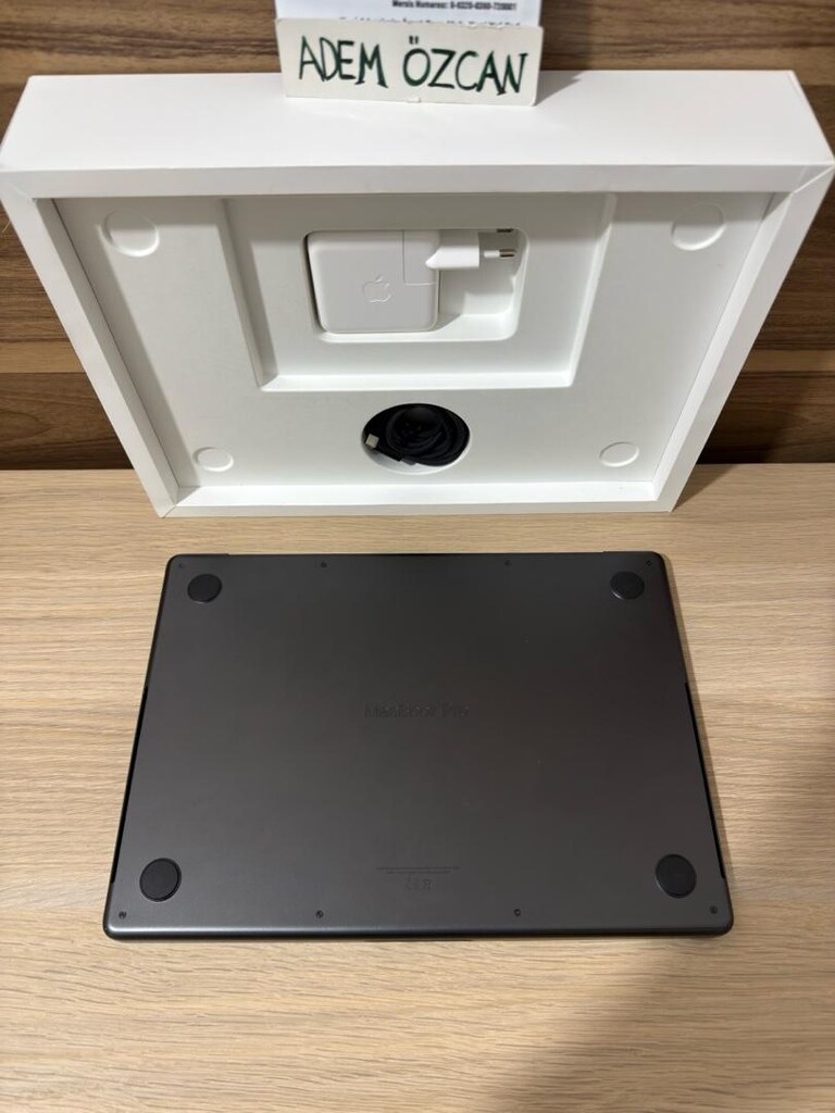 MacBook Pro / M5 / 14 inç / 16 GB Ram / 512 GB Ssd - 9