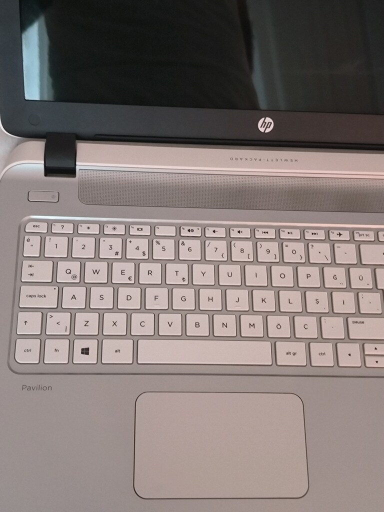 HP Pavilion 15 i5 8GB 500GB SSD 2GB Ekran Kartlı Laptop + Mouse - 2