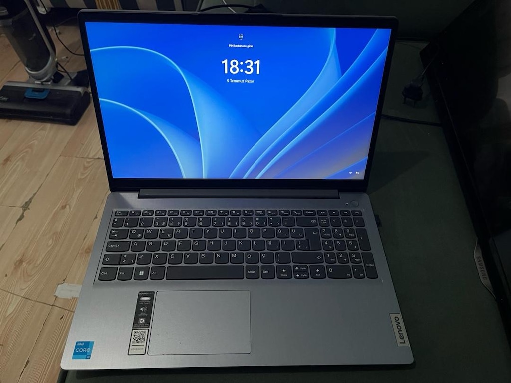 lenova idepad 3 8g intel core i3