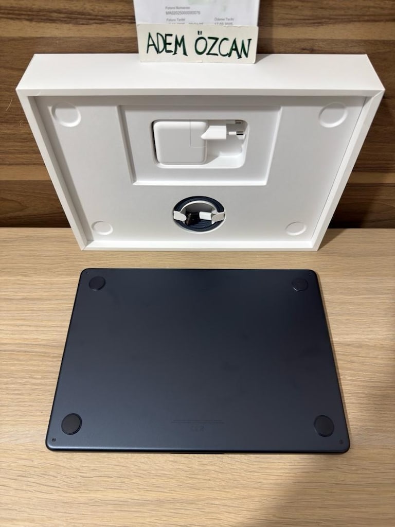 MacBook Air / M5 / 13 inç / 24 GB Ram / 1 TB Ssd - 7